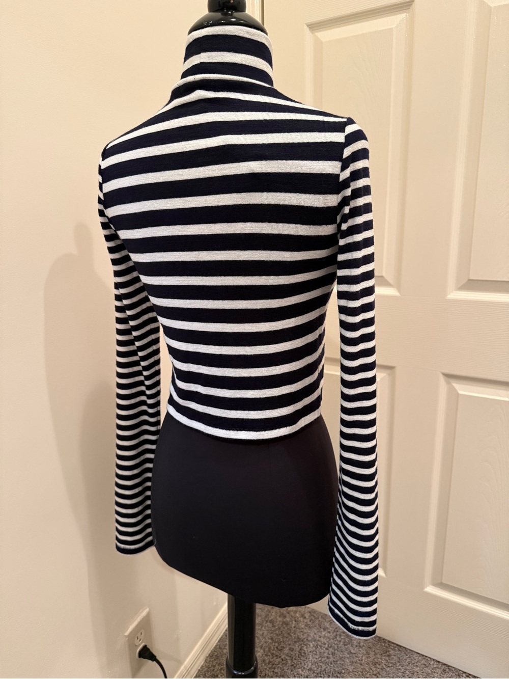 RAG & BONE Black White Striped Cropped Turtleneck Long Sleeve Knit Top S/P $195 - Picture 4 of 8